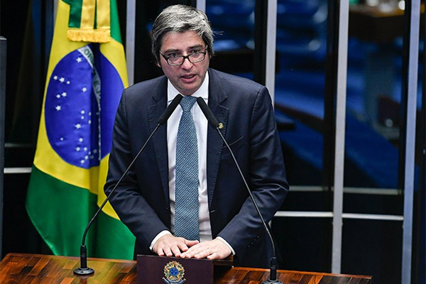 bolsonaro'nun-senato'daki-yeni-lideri-valor'a-vergi-reformu-ve-kumar-gibi-gumruk-kurallarinin-2023'e-birakilmasi-gerektigini-soyledi